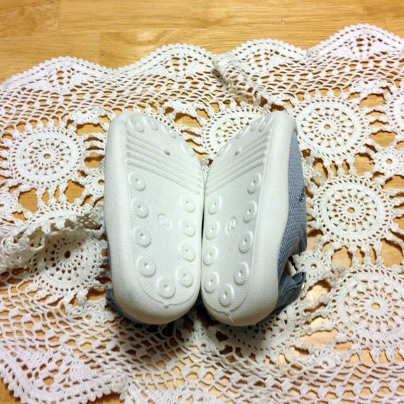 Baby shoes, grey and white slip on, 5" long - Picture 2 of 6
